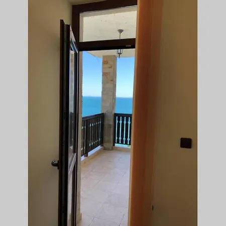 Triavna Beach شقة سفيتي فلاس