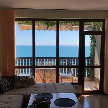 Triavna Beach سفيتي فلاس